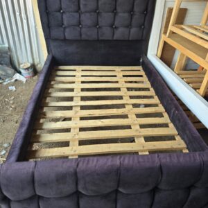 4ft by 6ft Chester bed with buttons